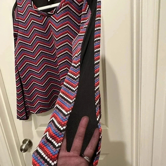 BCBG Generation Abstract Top size Med EUC - Picture 5 of 6